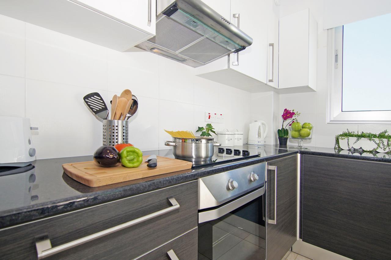 Amber - Coralli Beachfront Apartment Protaras Ngoại thất bức ảnh