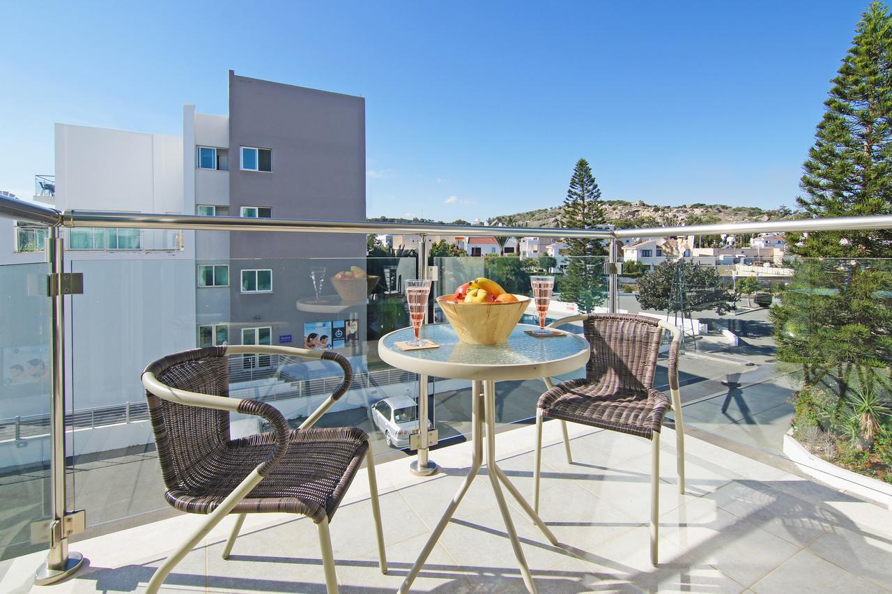 Amber - Coralli Beachfront Apartment Protaras Ngoại thất bức ảnh